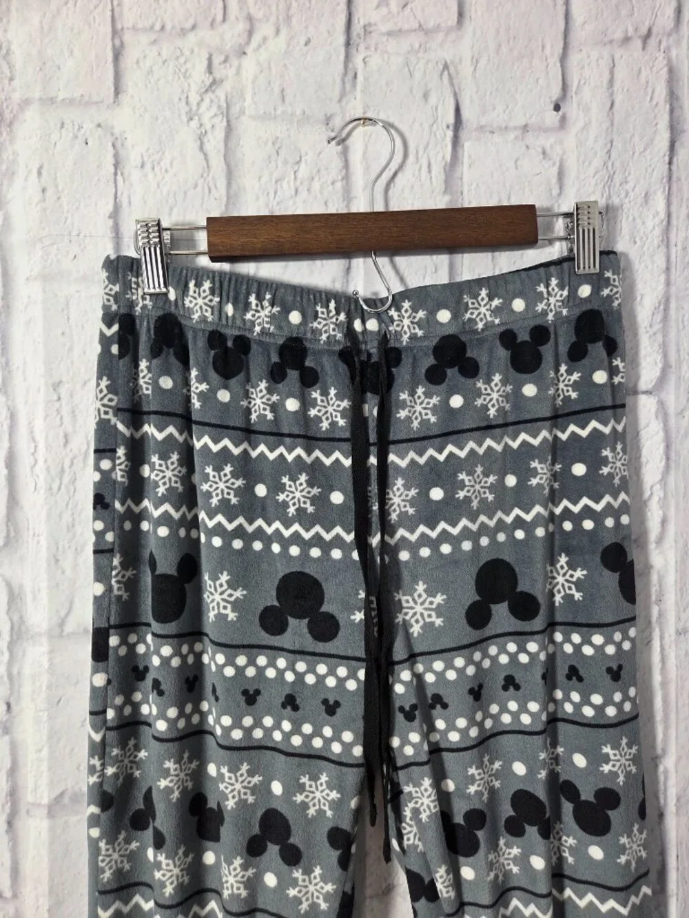 Disney Medium Black White Mickey Mouse Snowflake Longsleeve Fleece Pajama Set - Picture 3 of 14